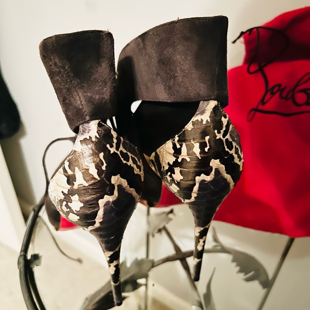 CHRISTIAN LOUBOUTIN gently wore. I haven’t wore in over a year. - Picture 5 of 6